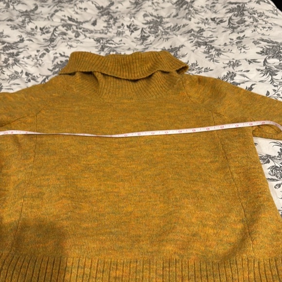 For the Republic oversized Turtleneck Sweater - Picture 5 of 6